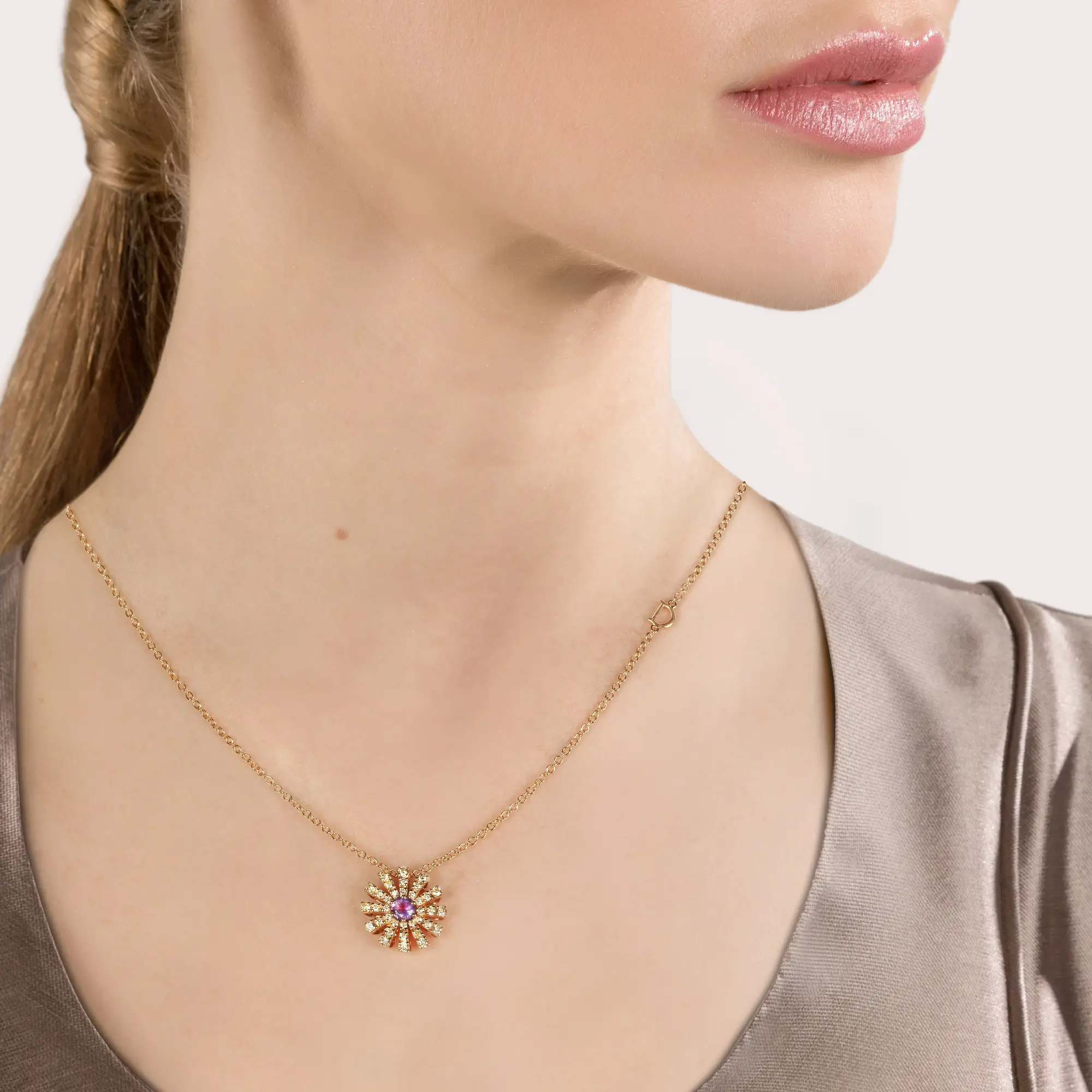 【関税込み】Collina Strada Mega Daisy ネックレス Collina Strada: Mega Daisy Necklace | SSENSE